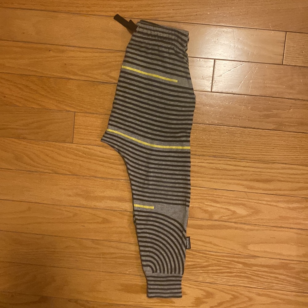 nununu Light Striped Pants 100% cotton. Slanted pockets.Unisex size 4-5.Like new